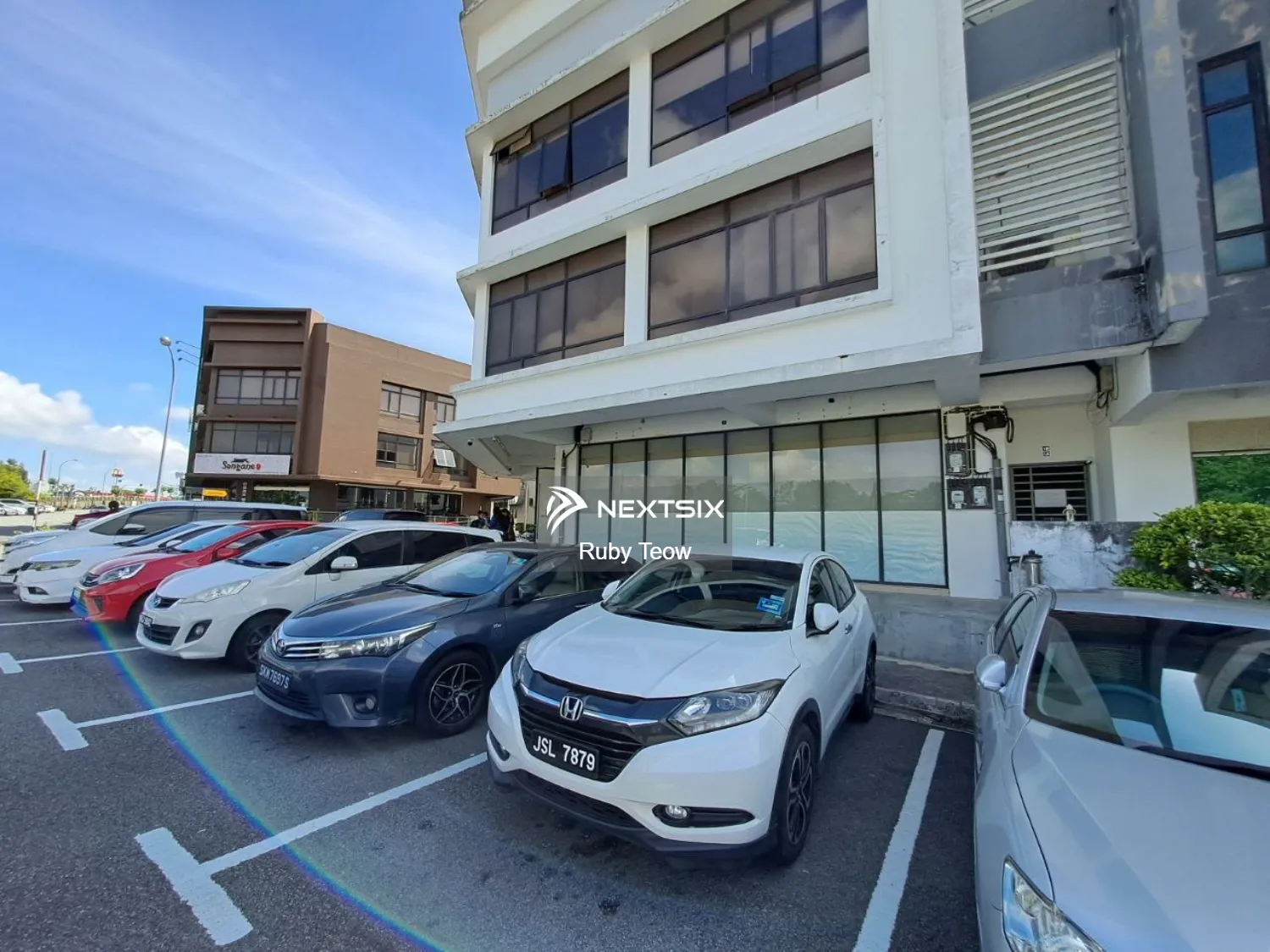 Horizon Hills - 3 Storey Shop Lot (Corner Lot) for Rent