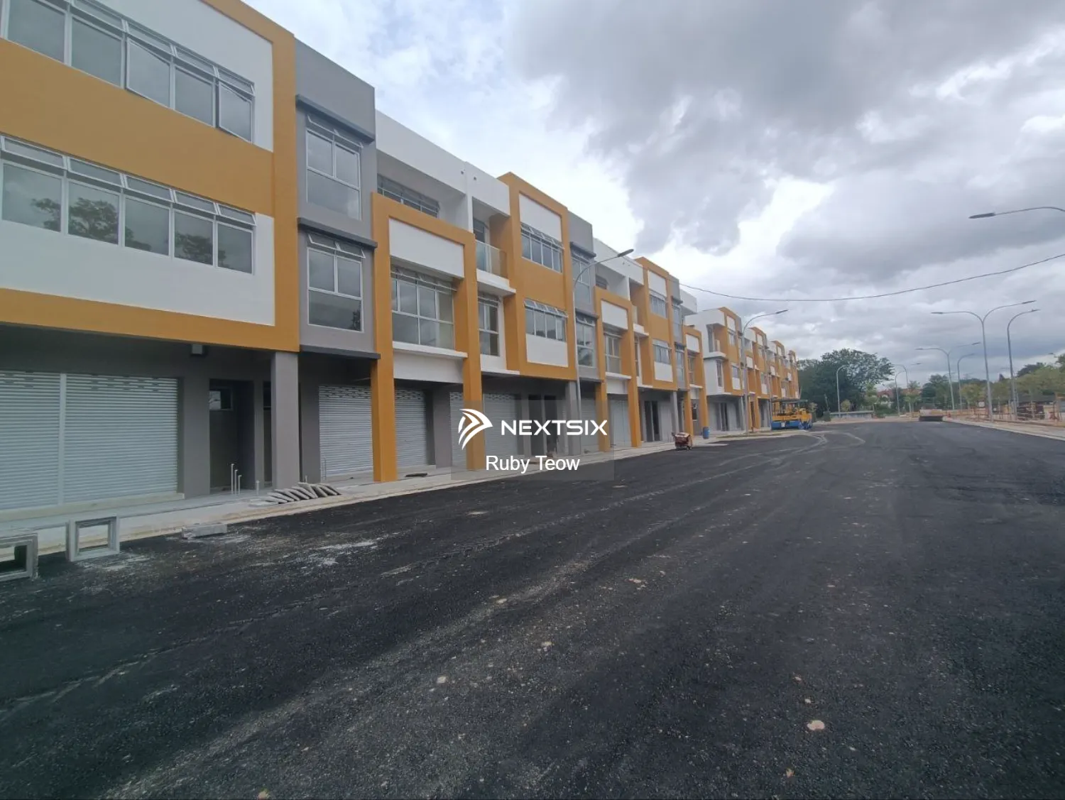 Taman Molek - New Shop Lot (Ground Floor) for Rent