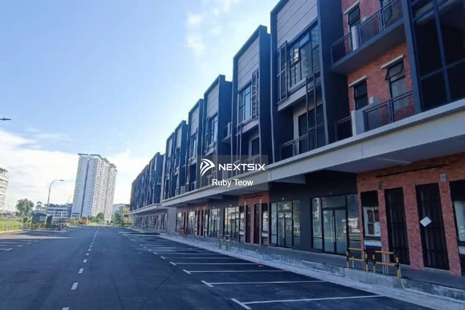 Taman Setia Tropika - New 3 Storey Shop Lot for Rent