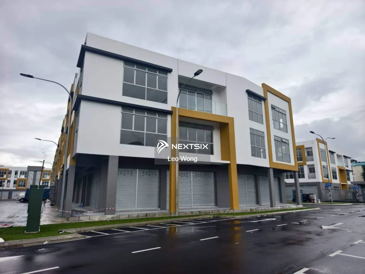 Molek Hub @ Taman Molek 3 Storey Shoplot