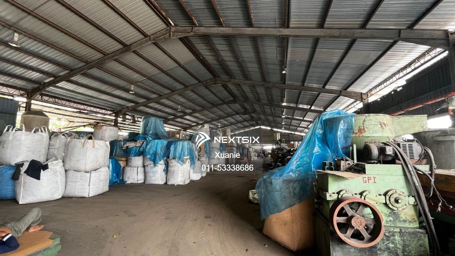 Desa Cemerlang Warehouse