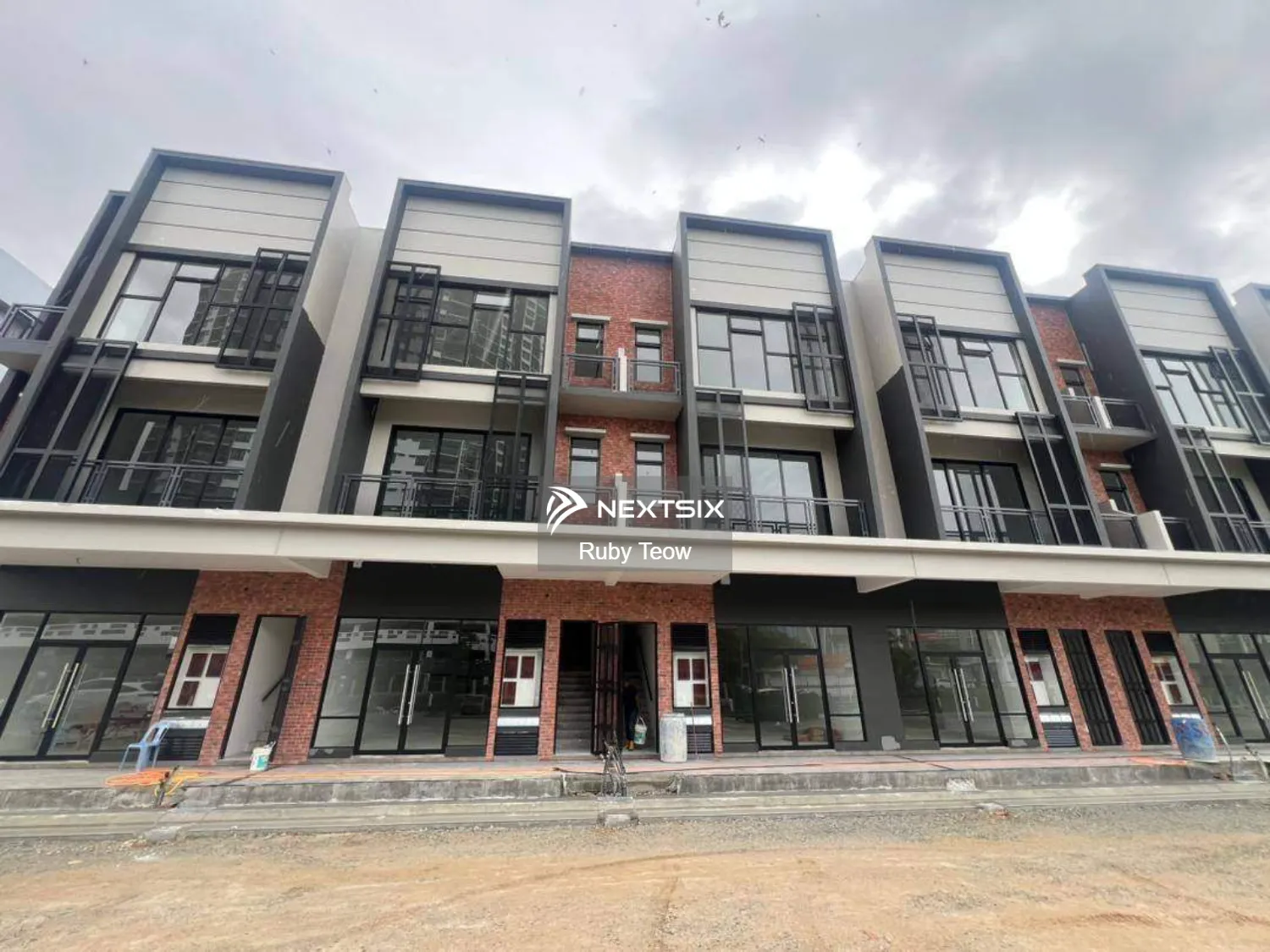 Taman Setia Tropika - Shop Lot (Ground_2nd Floor) for Rent