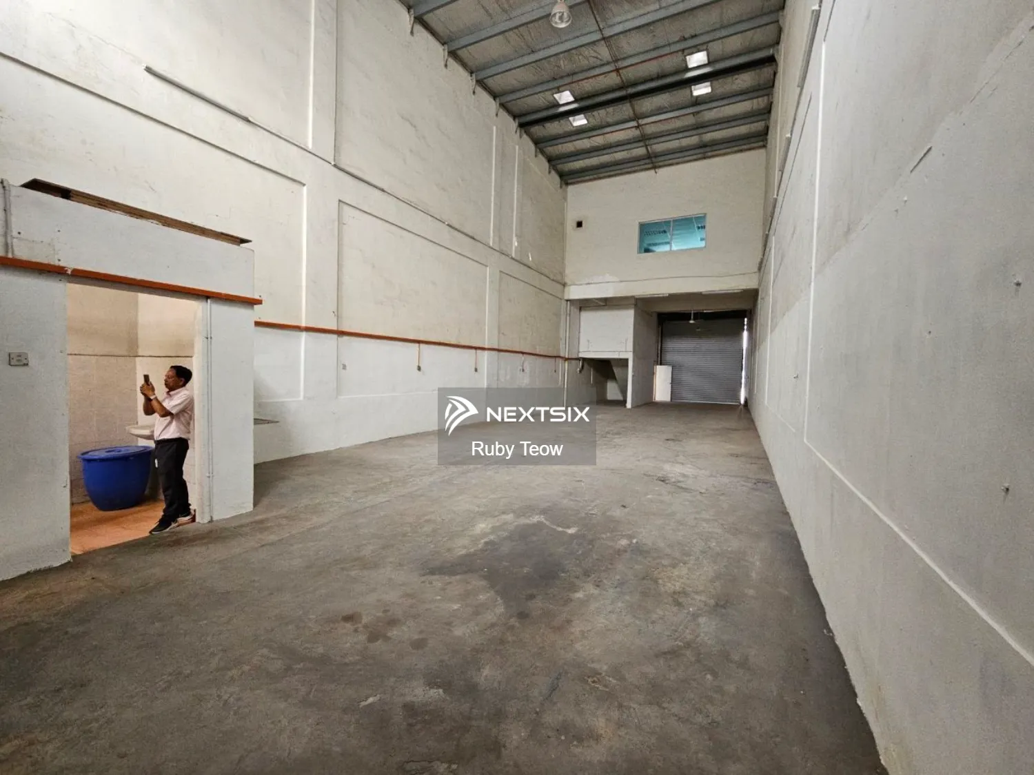 Taman Mount Austin - 1.5 Storey Factory (Corner Lot) for Rent