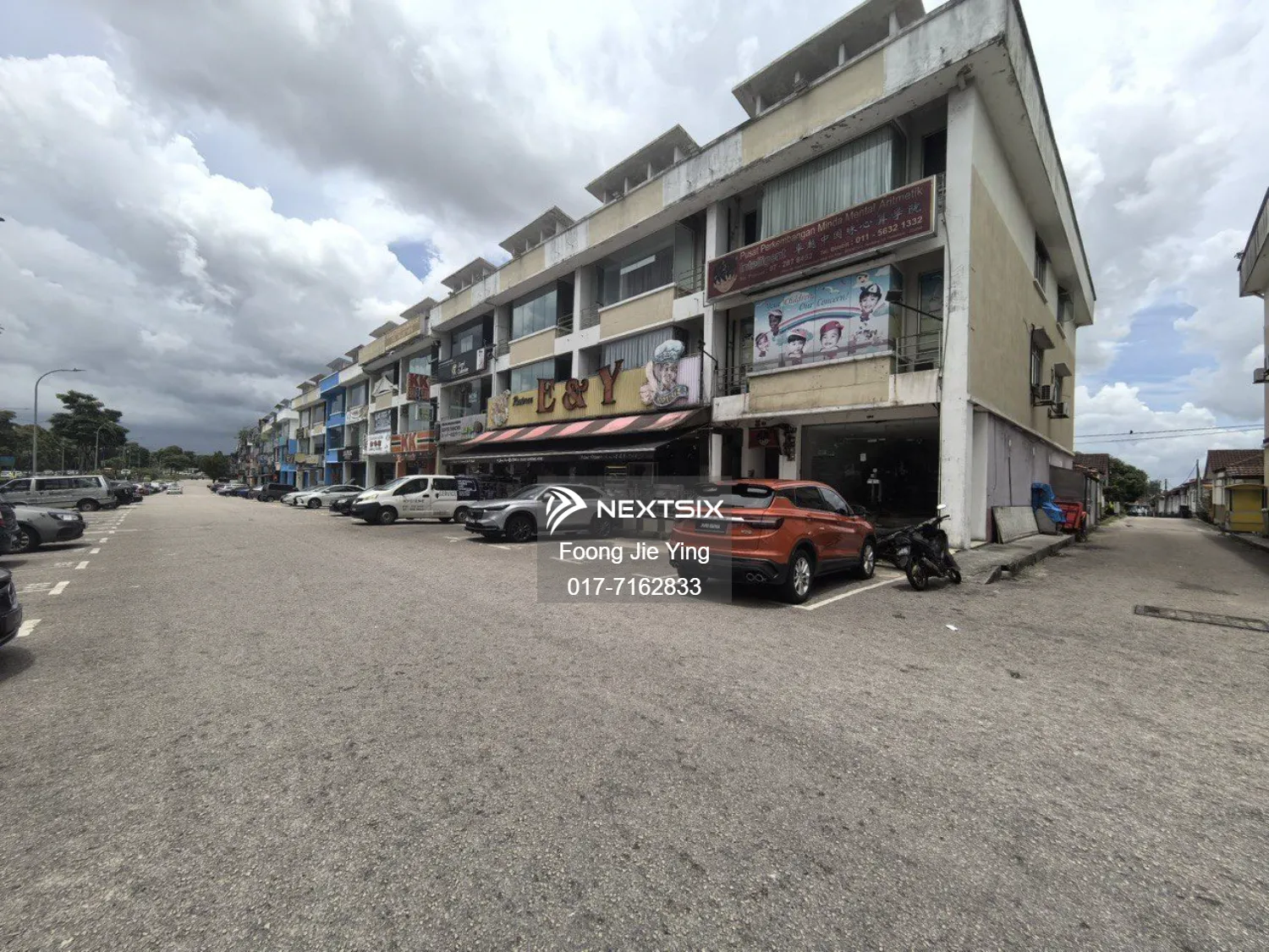 Taman Daya, 3 Storey Shop End Lot