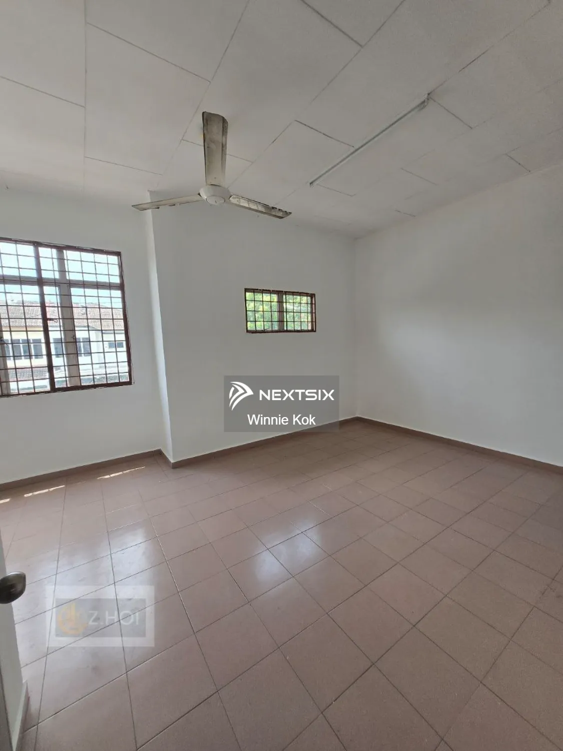 Below bank value,Newly refurbished. 2 sty end lot kampung jawa klang