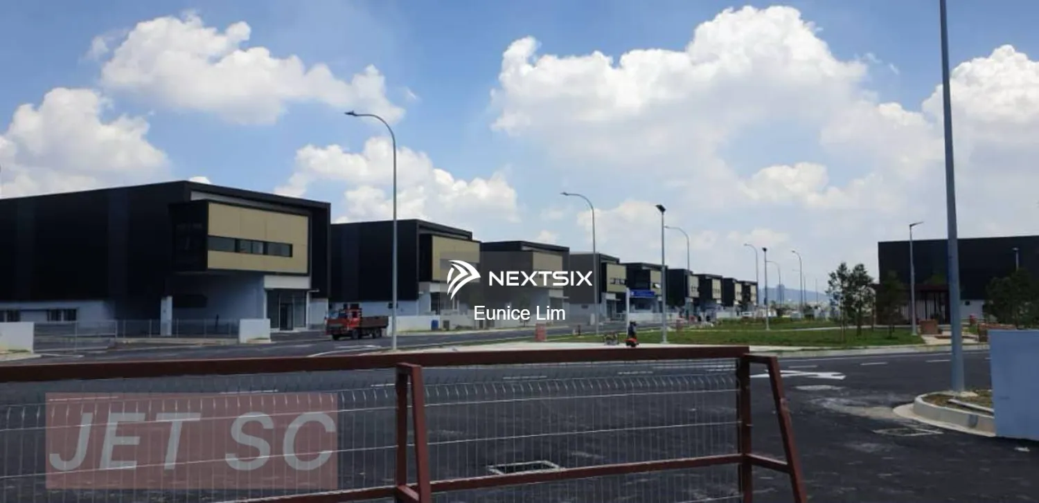 【 Super Huge Land 】 I8 @ Bandar Bukit Raja Klang Semi Detached Factory Intermedia/Corner To Let
