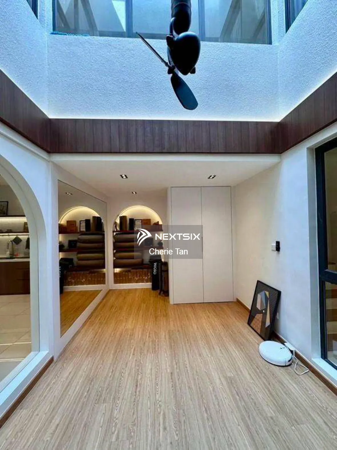 @ STOREY TERRACE HOUSE ( )