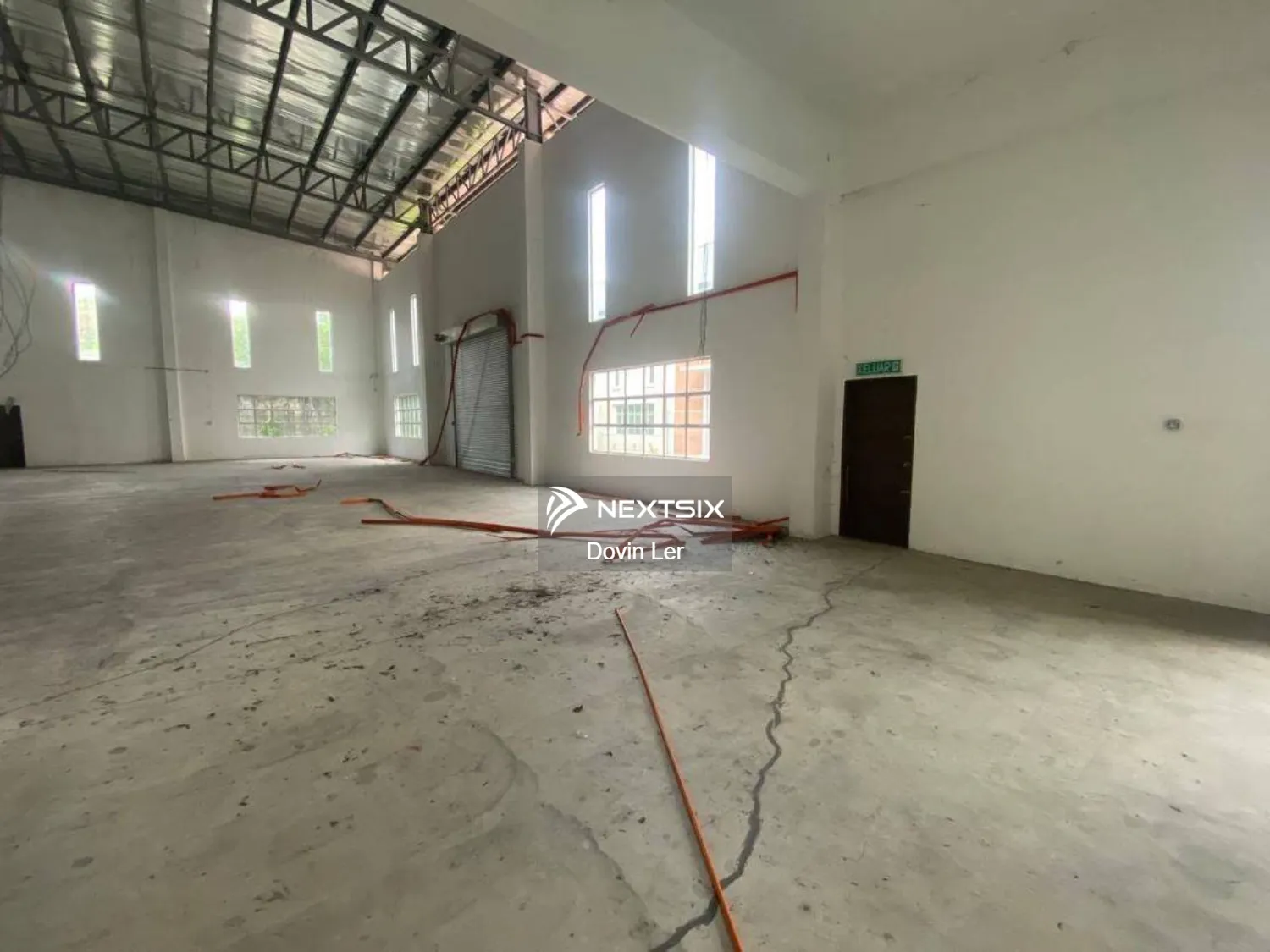 Kempas, Tiong Nam Industrial Park 1.5 STOREY SEMI DETACHED FACTORY with mezz floor~FOR RENT. | 新山甘拔士东南工业园 1.5 层半独立厂房(额外楼层)~出租