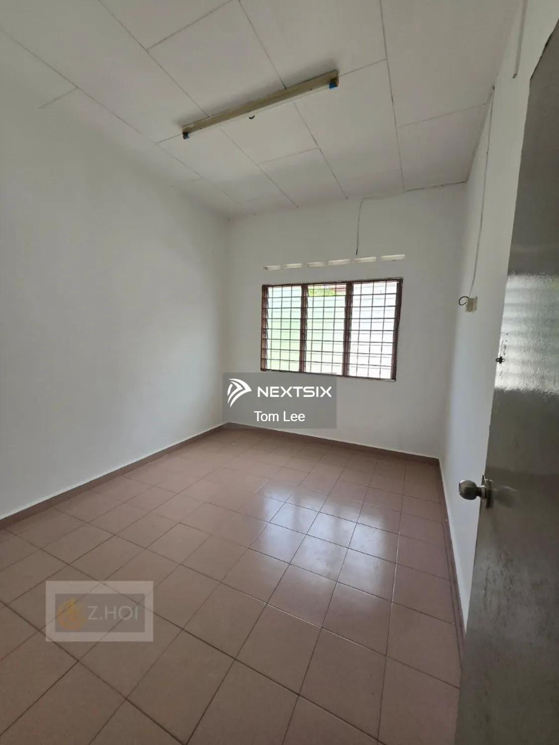 Below bank value,Newly refurbished. 2 sty end lot kampung jawa klang