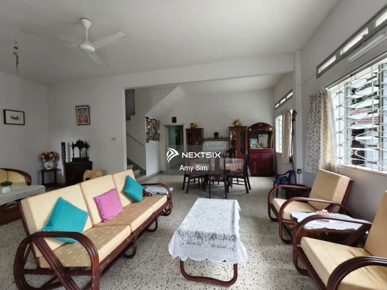 Kampung Bahru, near Nong Chik End Lot Double Storey Semi D Near Thistle Hotel and JB Town Area 坡底靠近水塘路的Semi D, 地大有双入口的半独立，开车8分钟到新山关卡