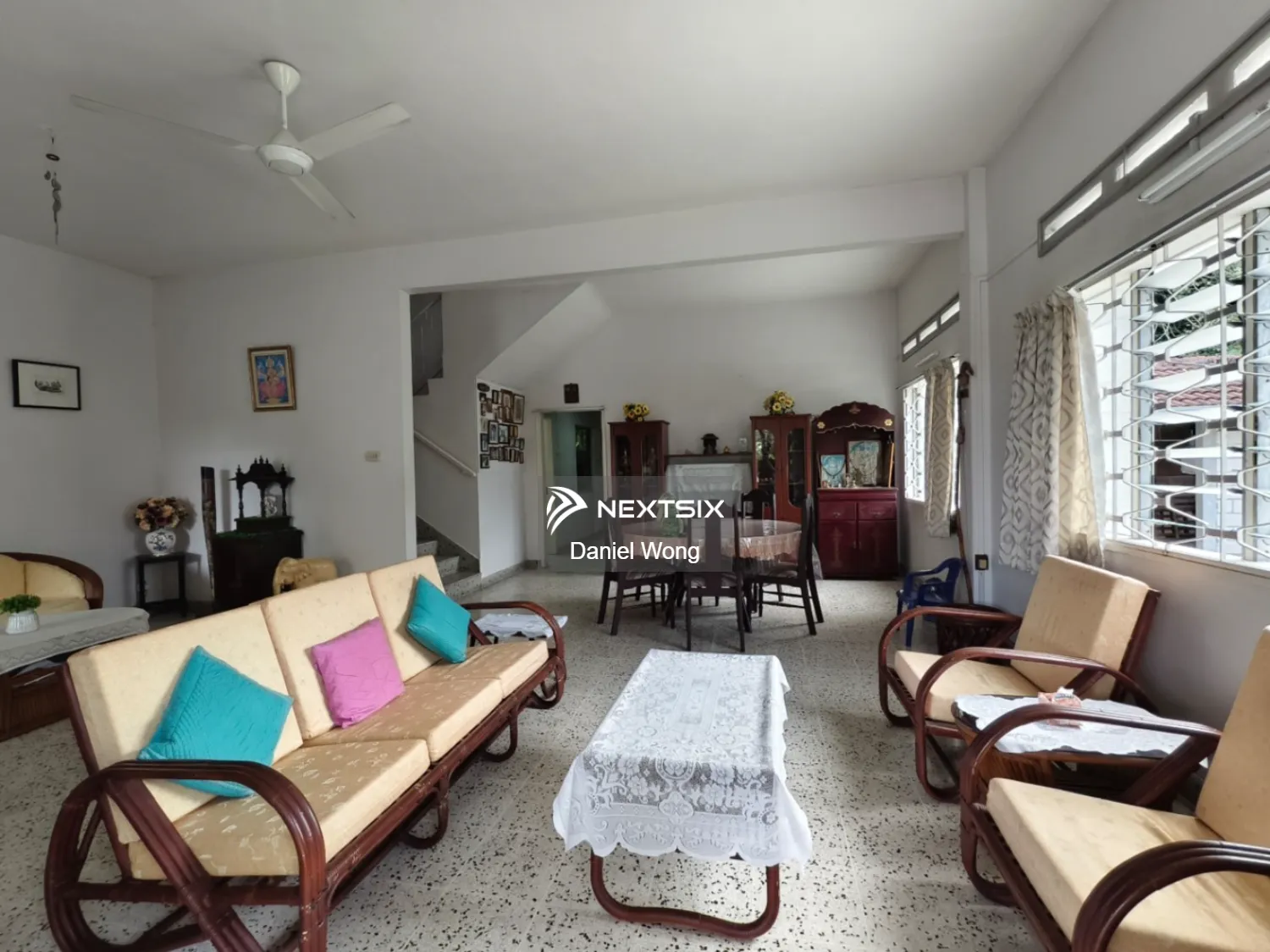 Kampung Bahru, near Nong Chik End Lot Double Storey Semi D Near Thistle Hotel and JB Town Area 坡底靠近水塘路的Semi D, 地大有双入口的半独立，开车8分钟到新山关卡