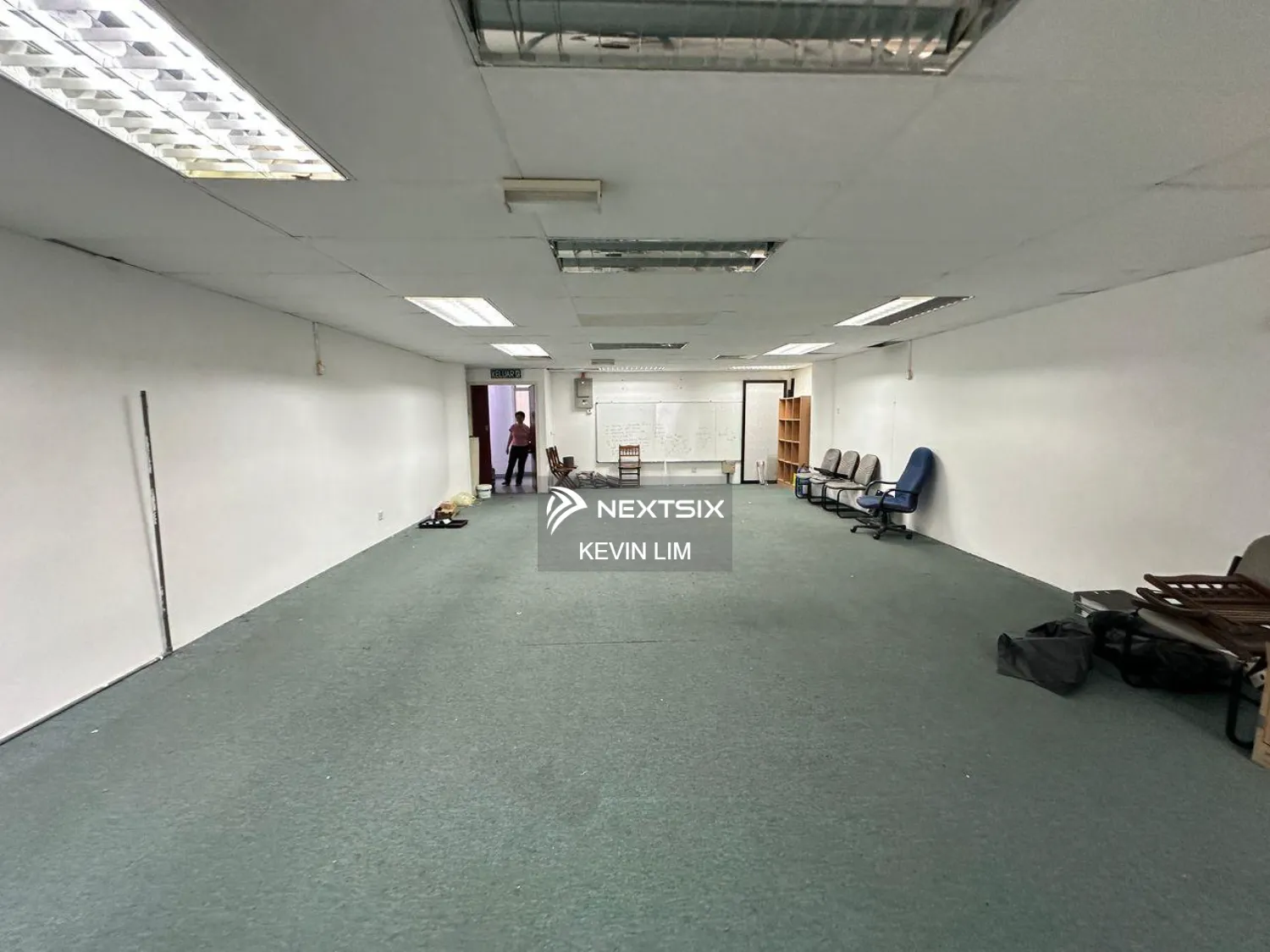 Shop Office Rent Georgetown 1400 sf With Lift Easy Access Parking