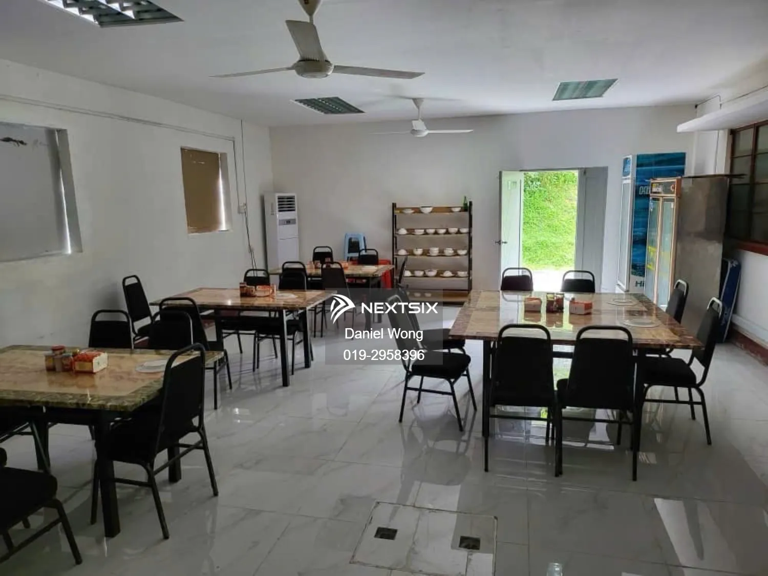 JB town Bungalow with land can convert to commercial title