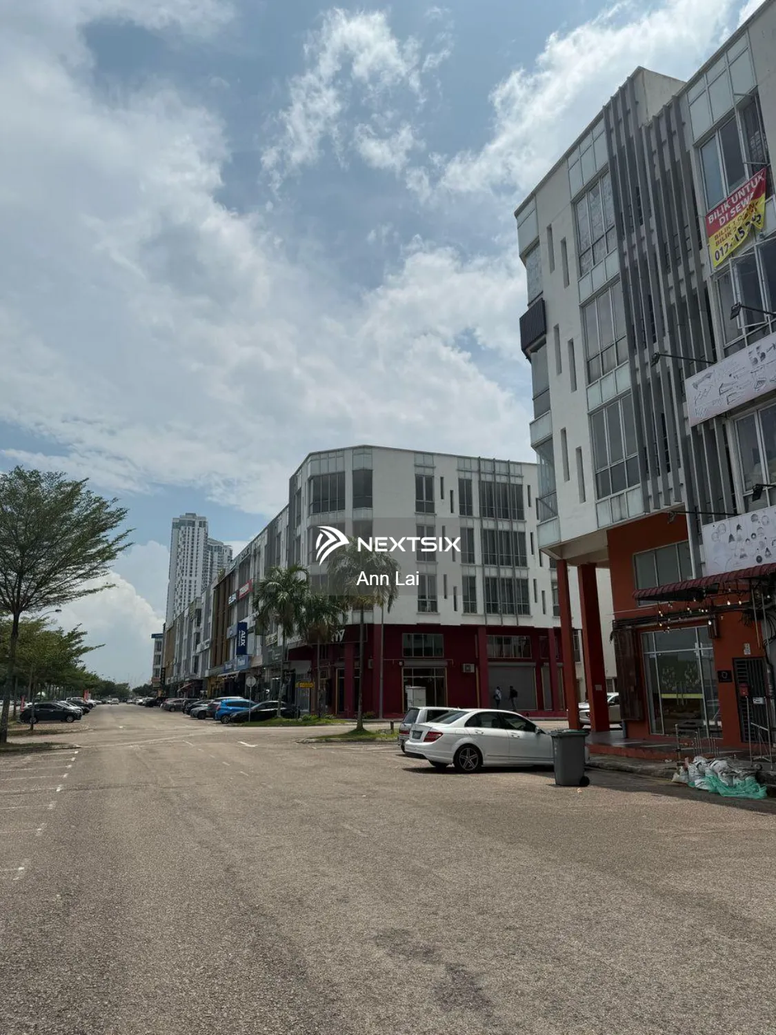 Oasis 2 Tropica ( Facing Main Road ) 4 Storey Shoplot With Lift