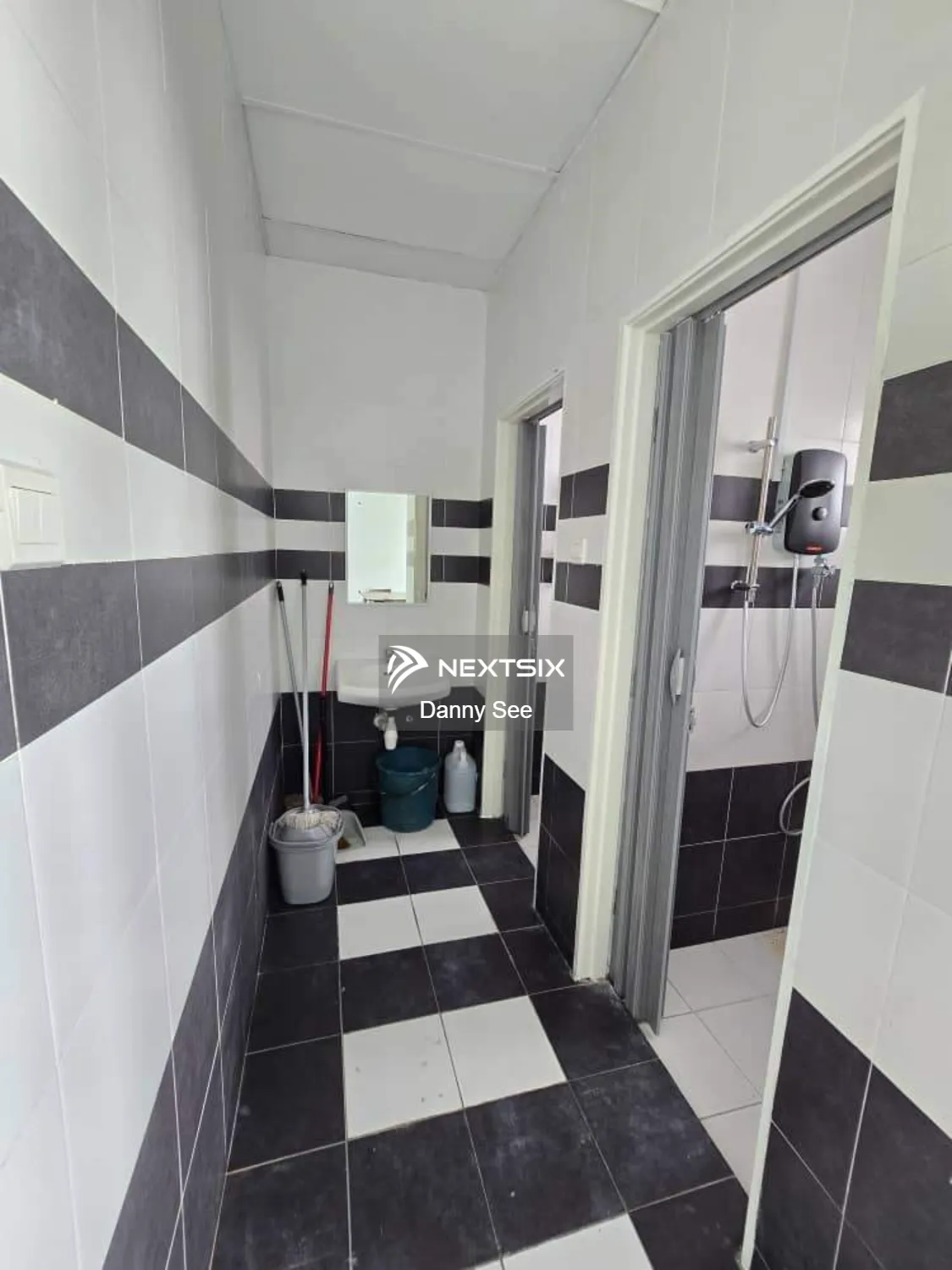 Shop For Rent in Kulai Johor - Image 9