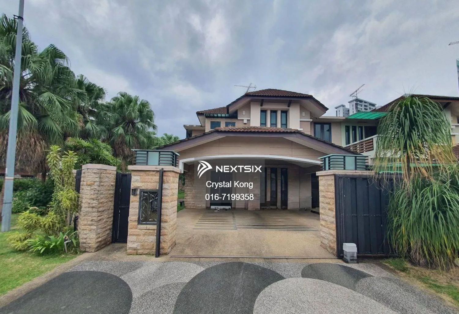 Semi-detached House For Sale in Setia Indah Johor