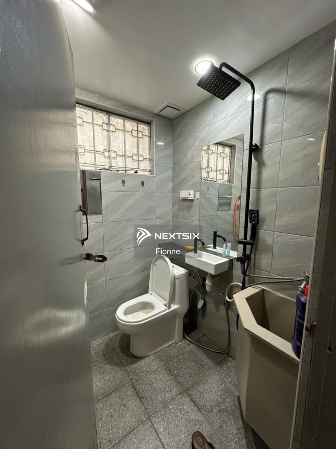 Bungalow For Sale in Greenlane Penang - Image 5