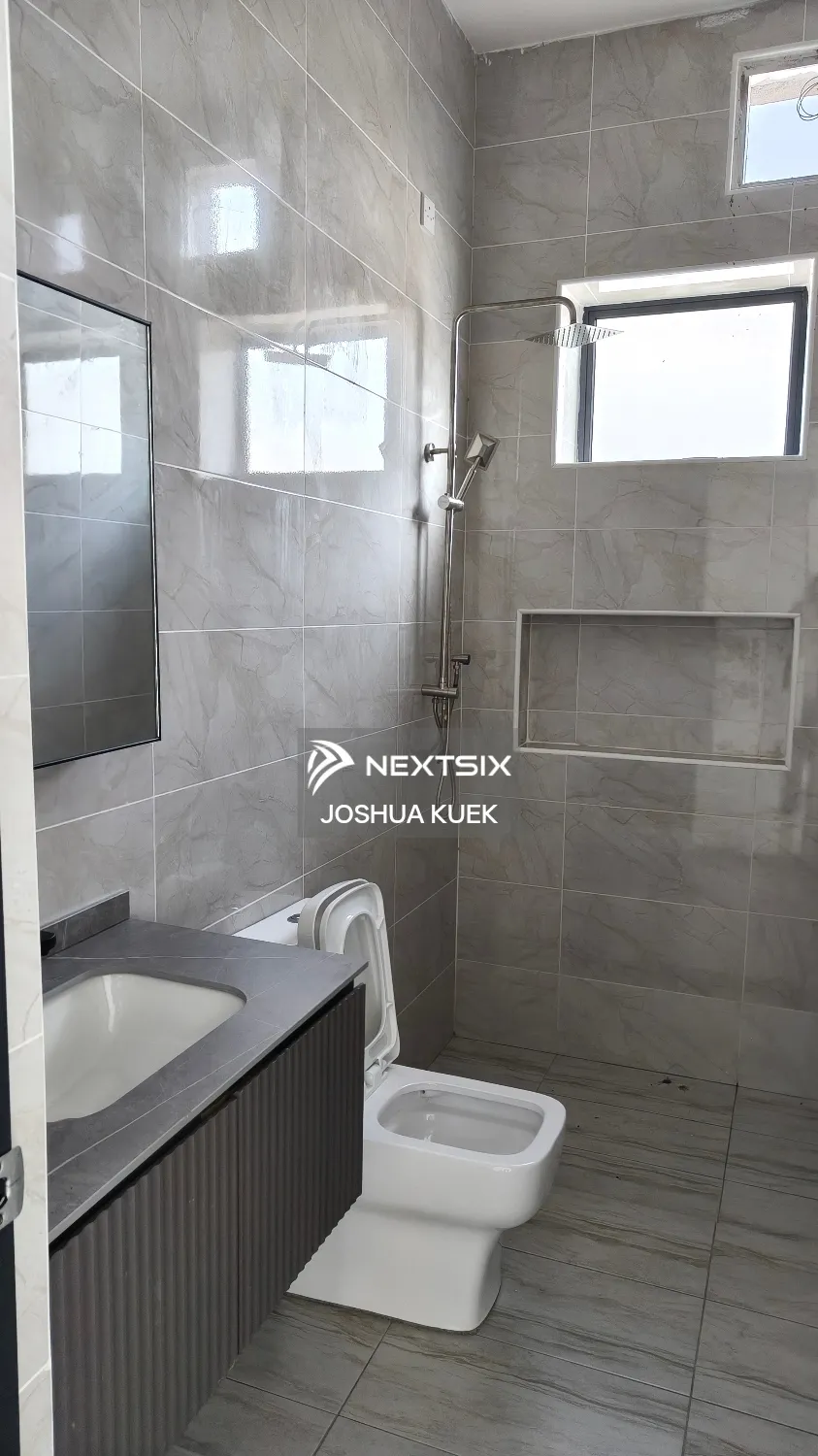 Semi-detached House For Sale in Ayer Tawar Perak - Image 6