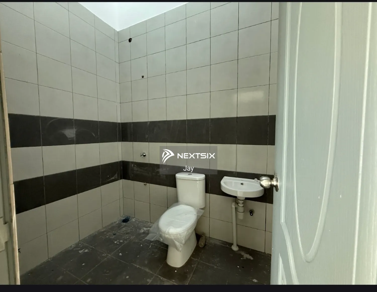 Semi-detached House For Sale in Kuching Sarawak - Image 6