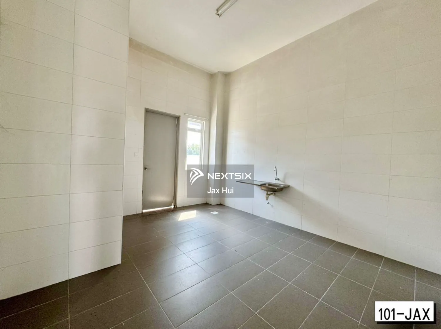 Semi-detached House For Sale in Klang Selangor - Image 6