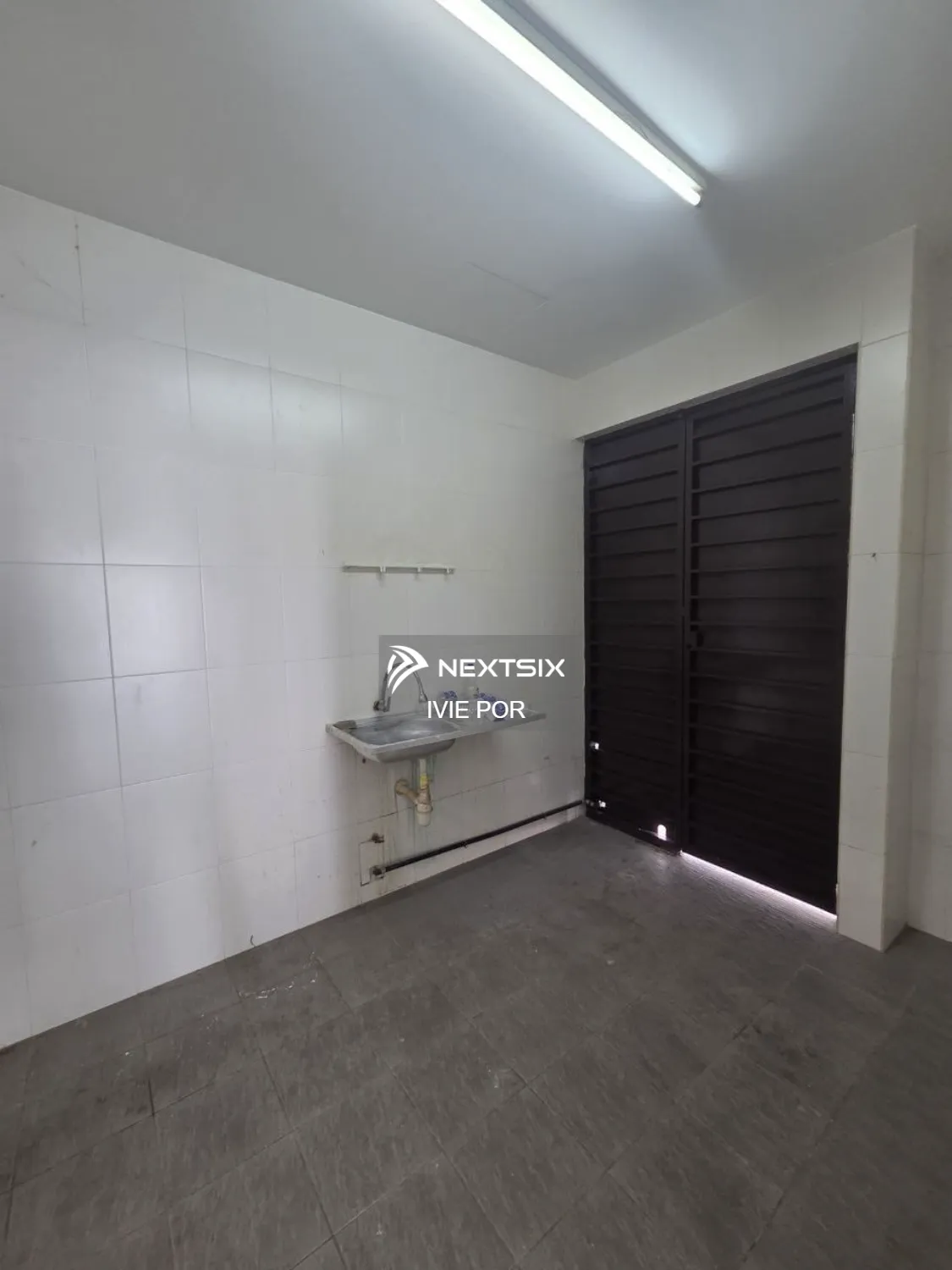 Semi-detached House For Sale in Klang Selangor - Image 5