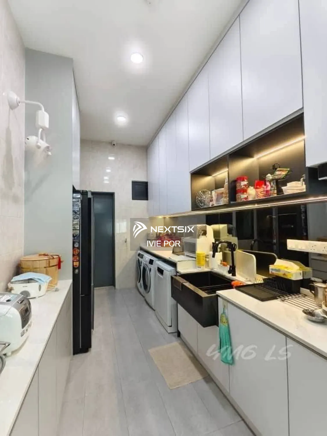Semi-detached House For Sale in Klang Selangor - Image 5