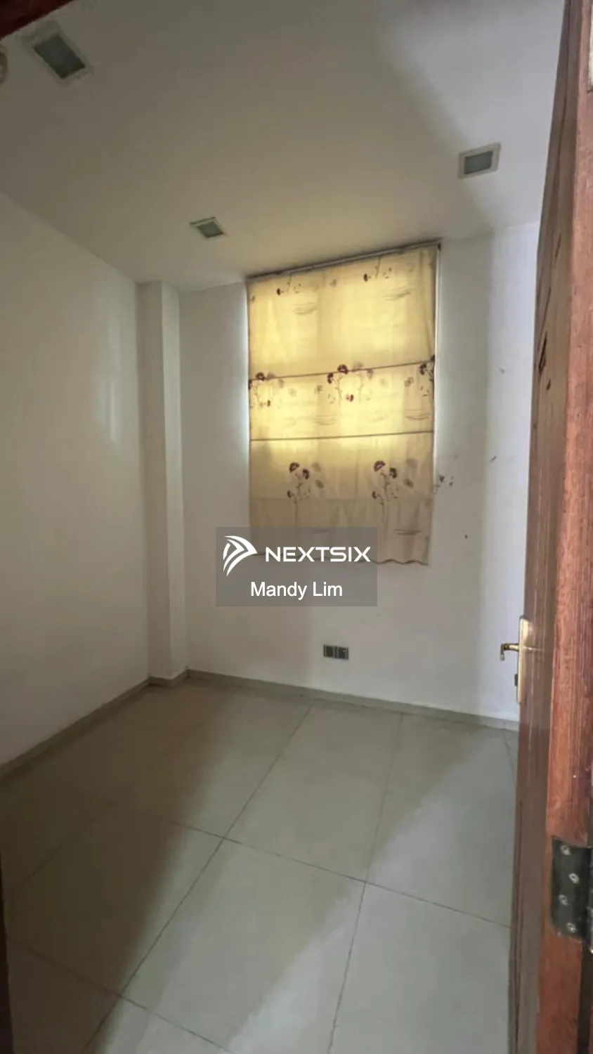 Semi-detached House For Rent in Jelutong Penang - Image 13