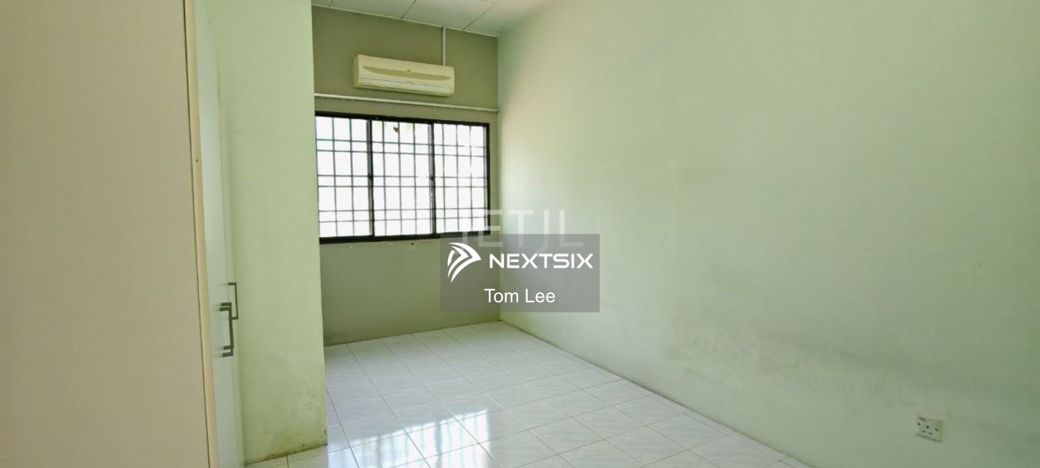 2-sty Terrace/Link House For Sale in Klang Selangor - Image 4