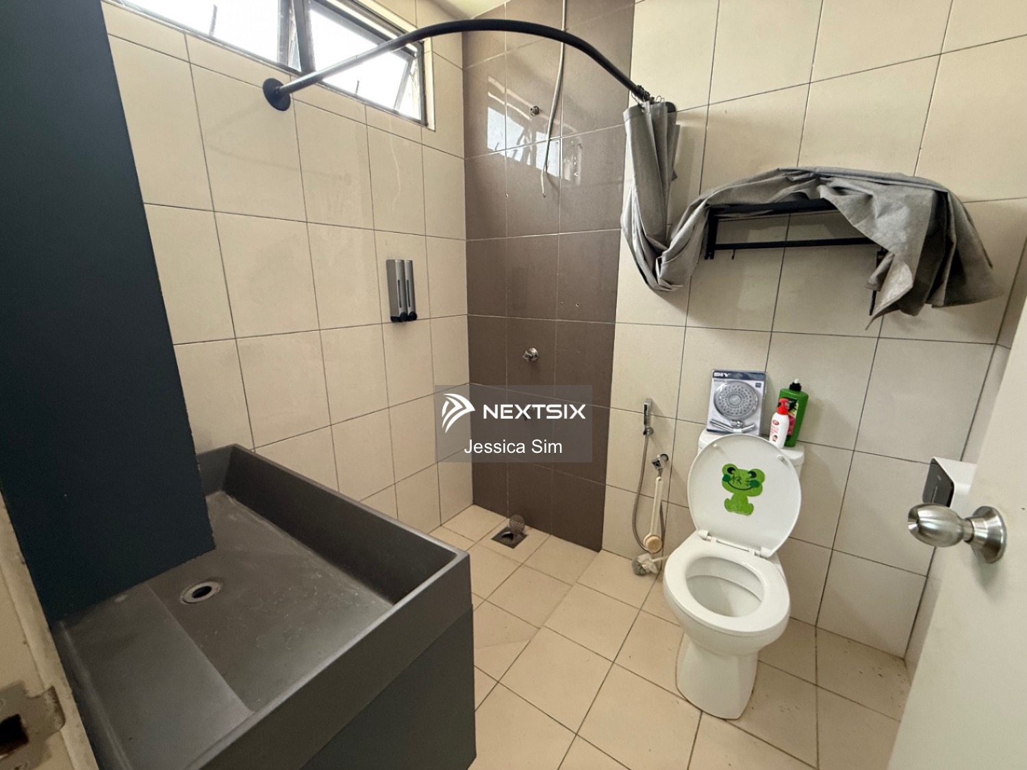 Townhouse For Sale in Kota Samarahan Sarawak - Image 8