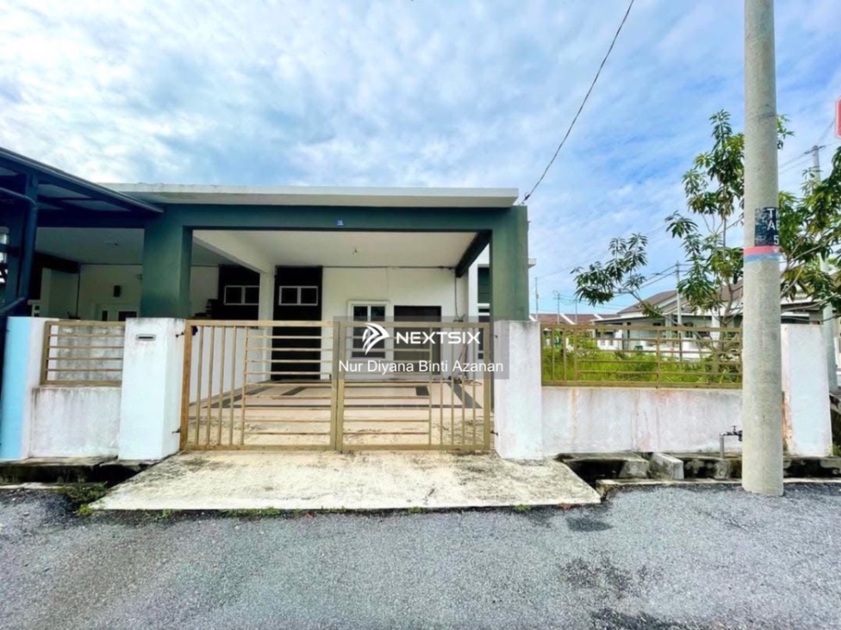 Semi-detached House For Sale in Kuala Kedah Kedah