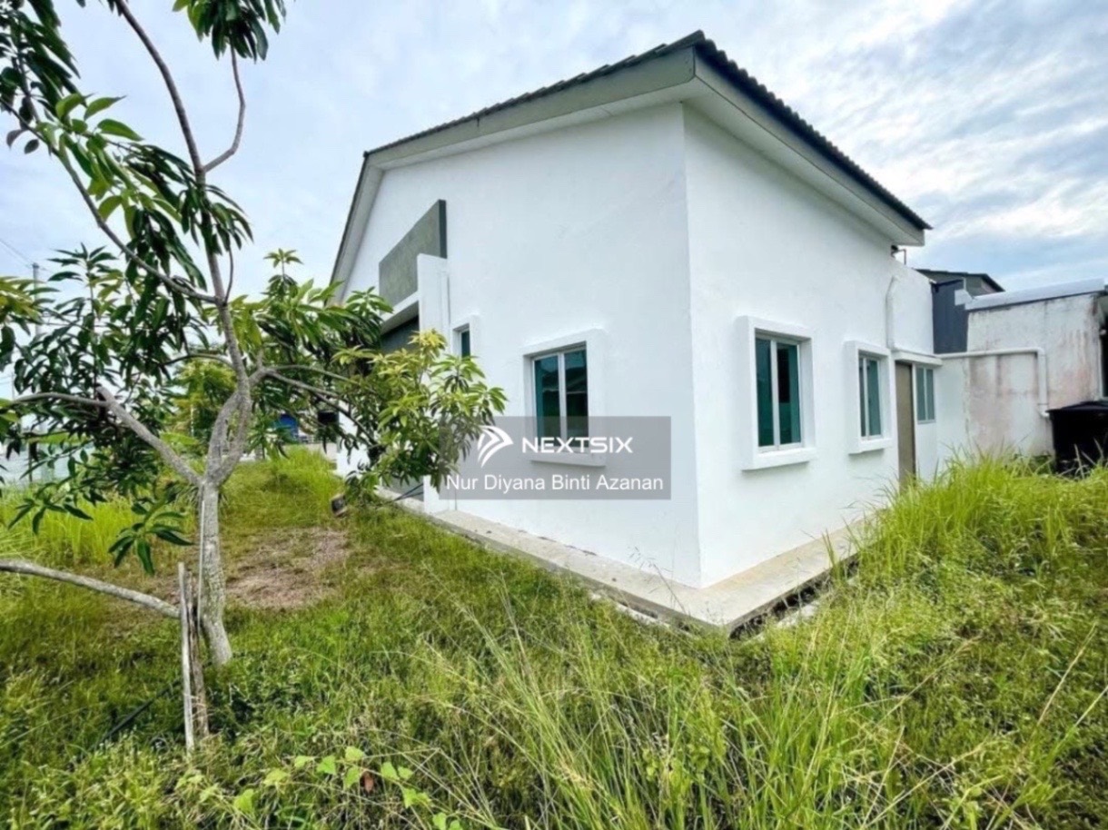 Semi-detached House For Sale in Kuala Kedah Kedah - Image 11