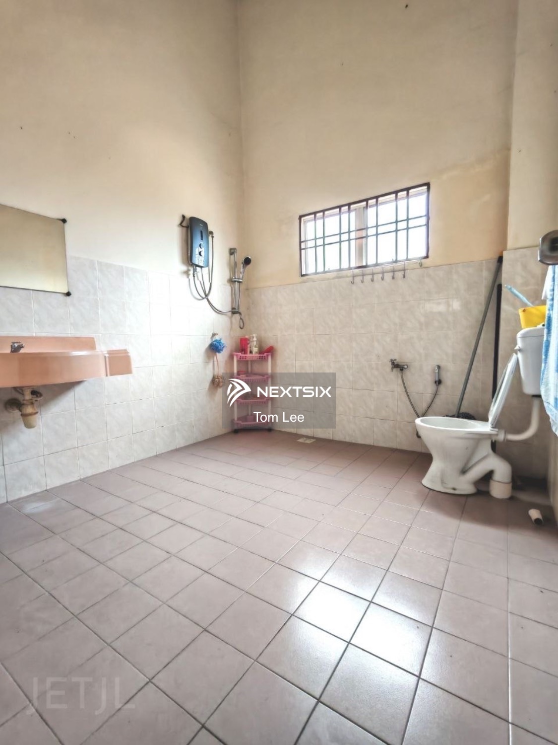 Semi-detached House For Sale in Klang Selangor - Image 9