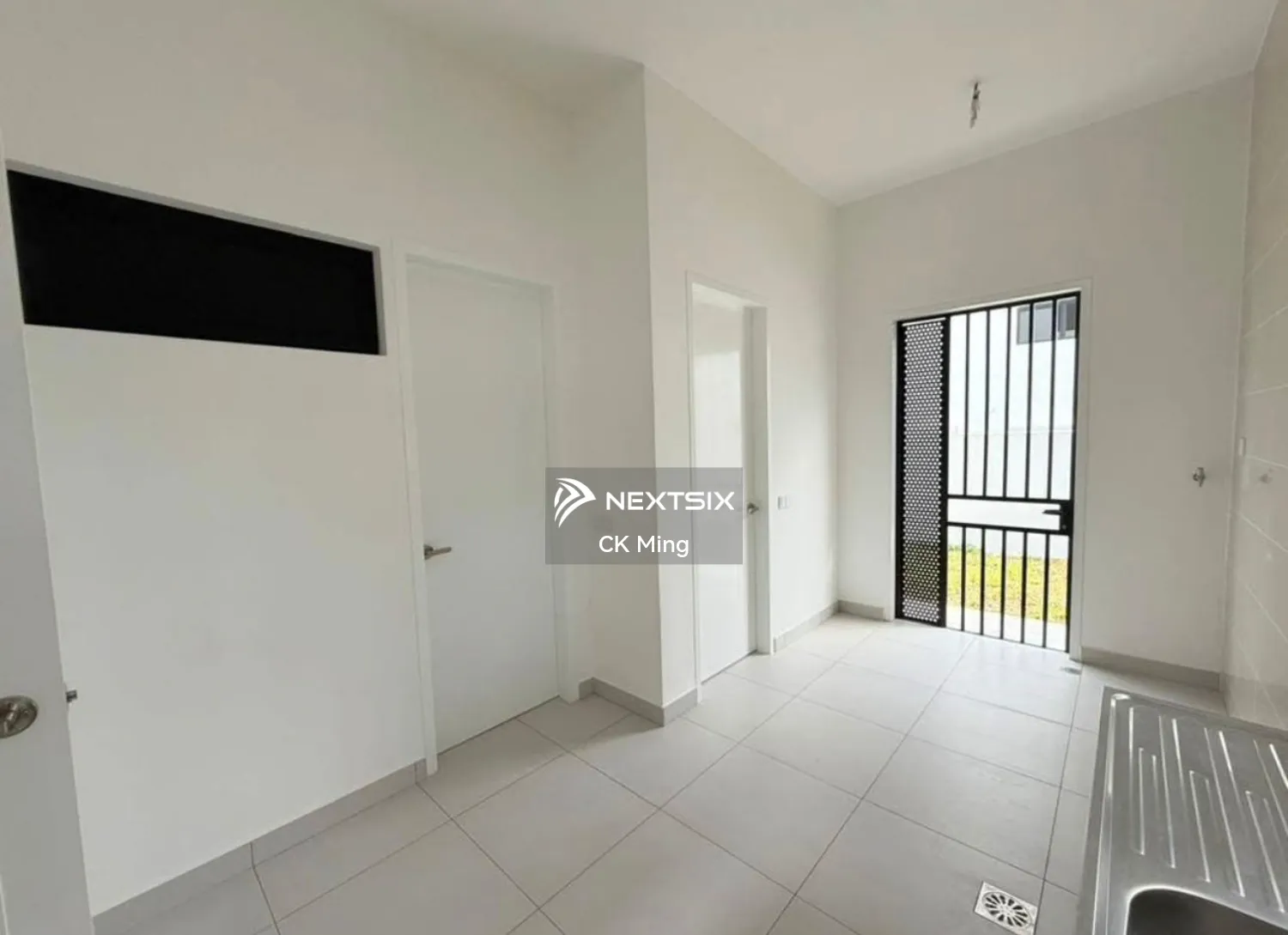 Semi-detached House For Sale in Setia Tropika Johor - Image 6