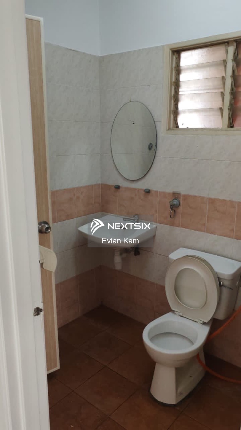 2-sty Terrace/Link House For Rent in Bandar Botanic Selangor - Image 7