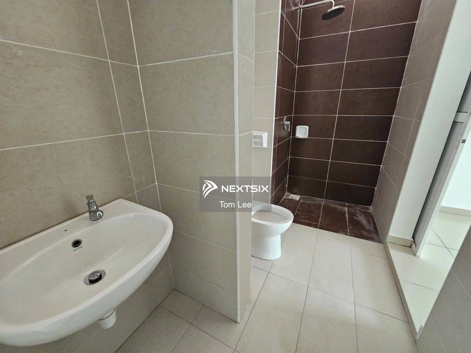 Semi-detached House For Sale in Klang Selangor - Image 10