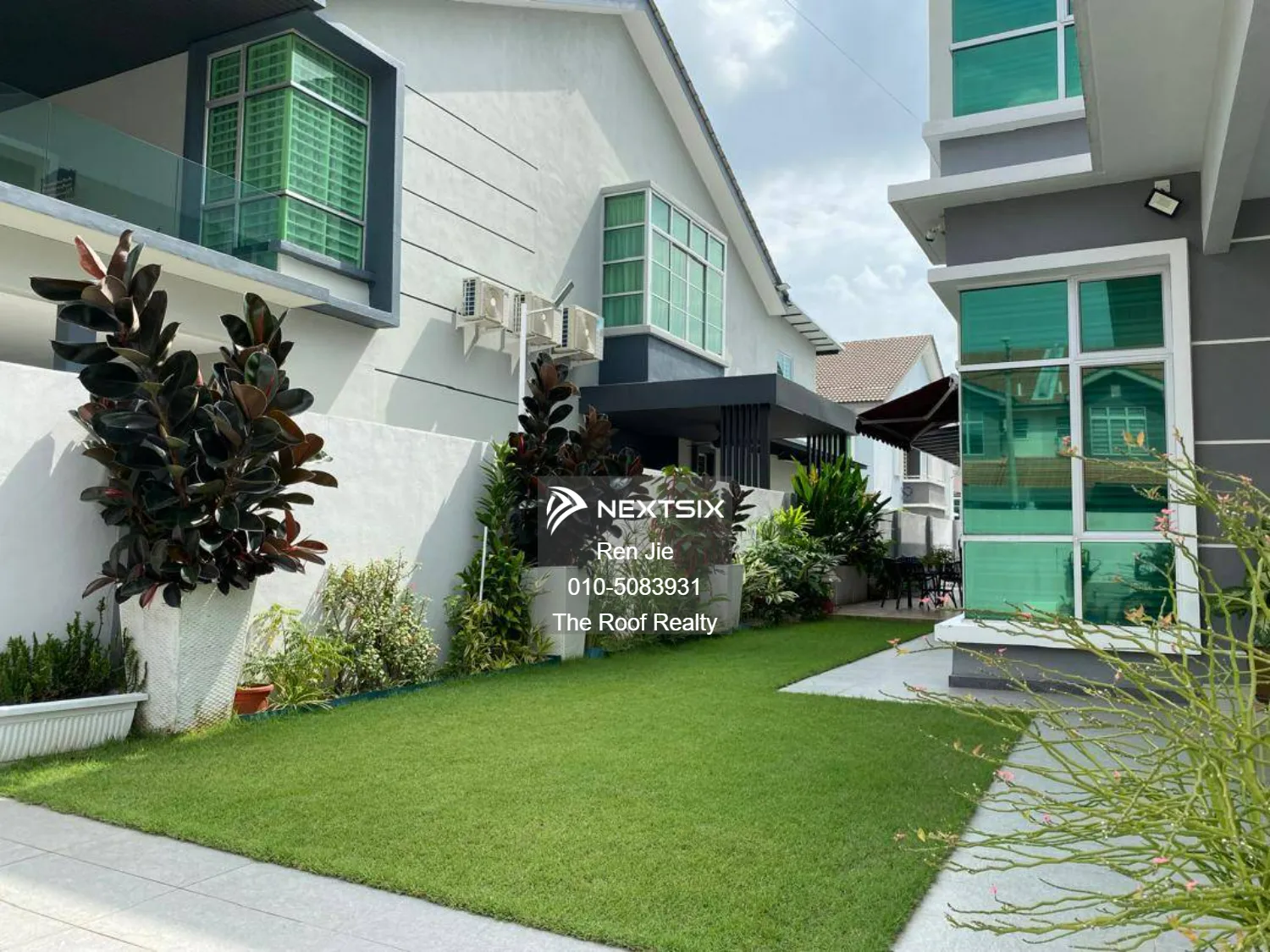 Semi-detached House For Sale in Batu Berendam Melaka