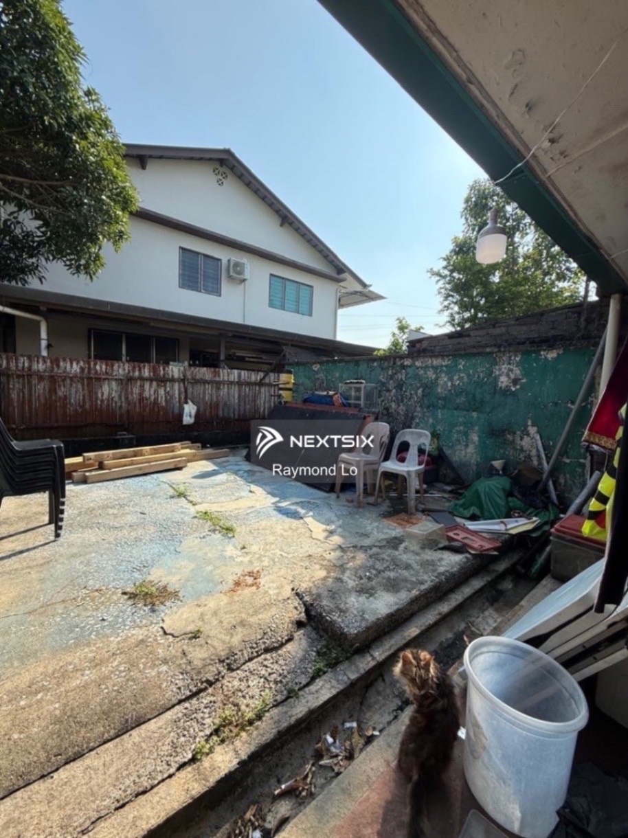 Semi-detached House For Sale in Kuching Sarawak - Image 11