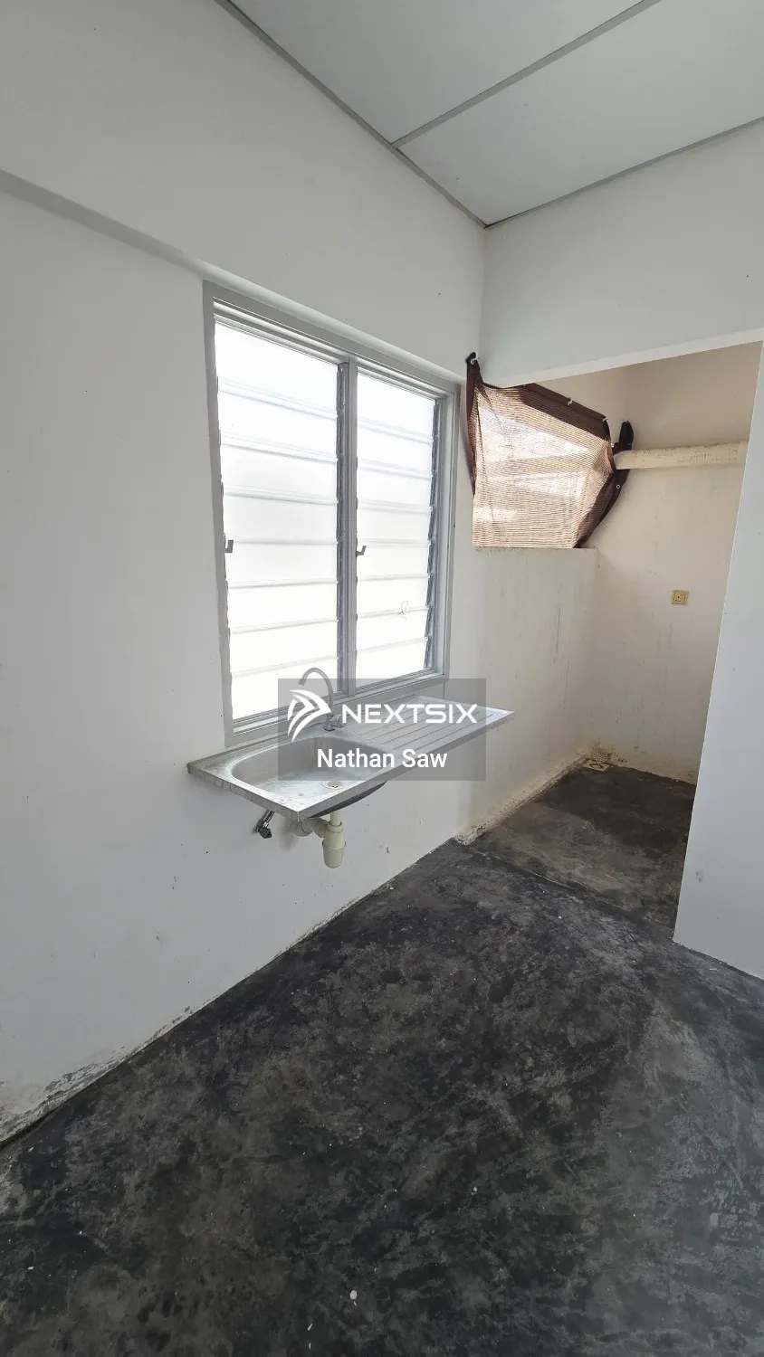 Flat floor plan - Image 7
