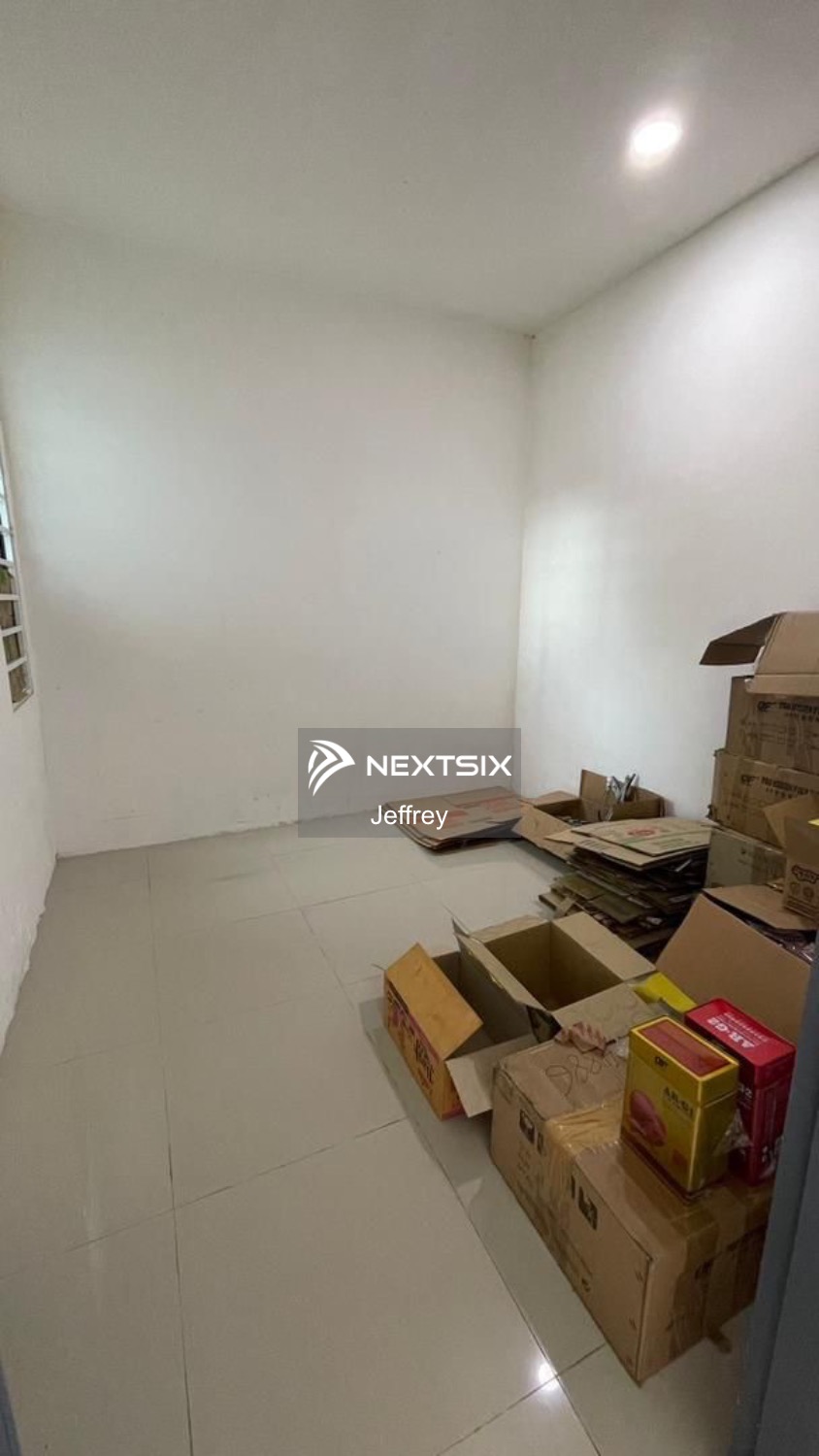 1-sty Terrace/Link House For Sale in Kuching Sarawak - Image 5