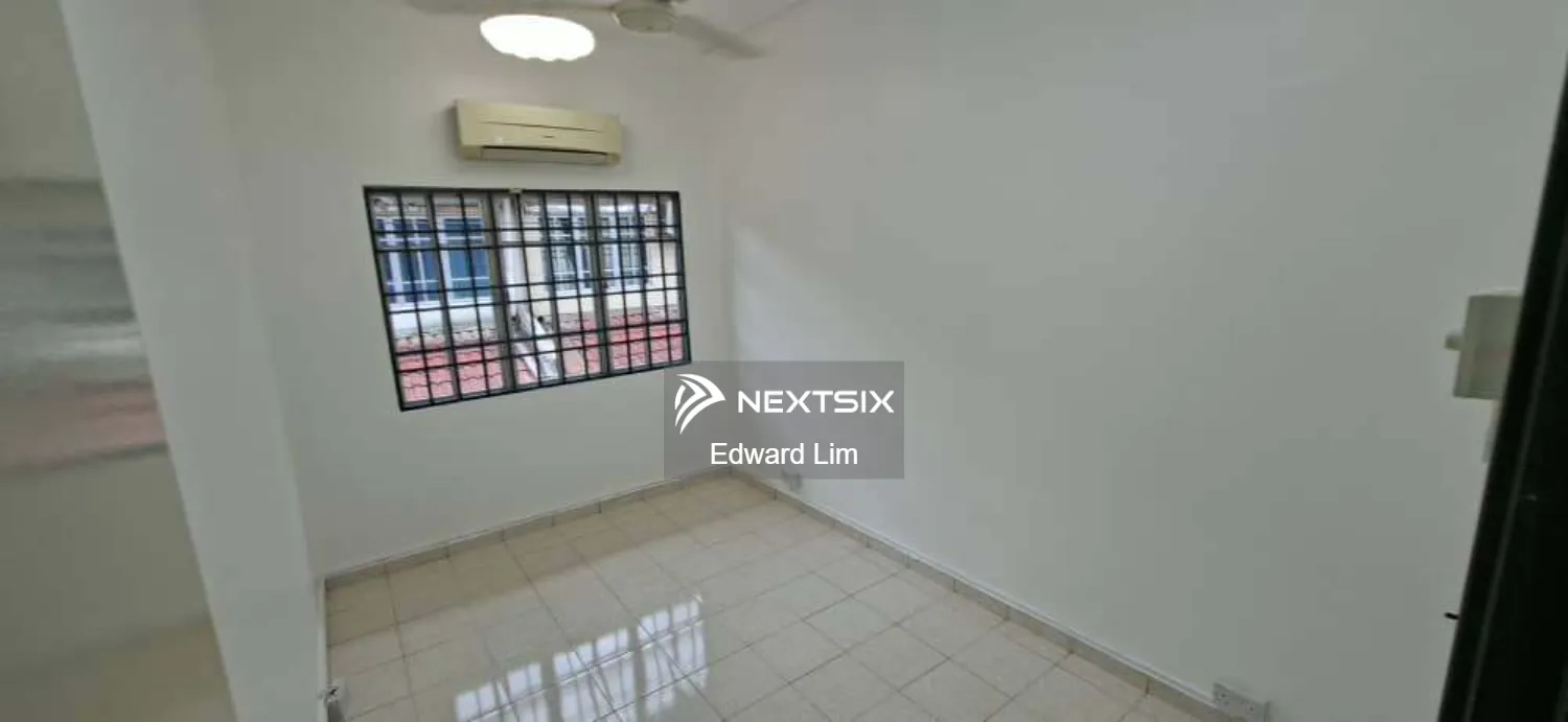 2-sty Terrace/Link House For Rent in Bandar Bukit Tinggi Selangor - Image 11