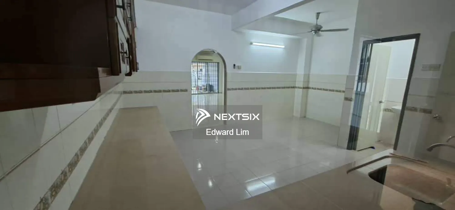 2-sty Terrace/Link House For Rent in Bandar Bukit Tinggi Selangor - Image 12