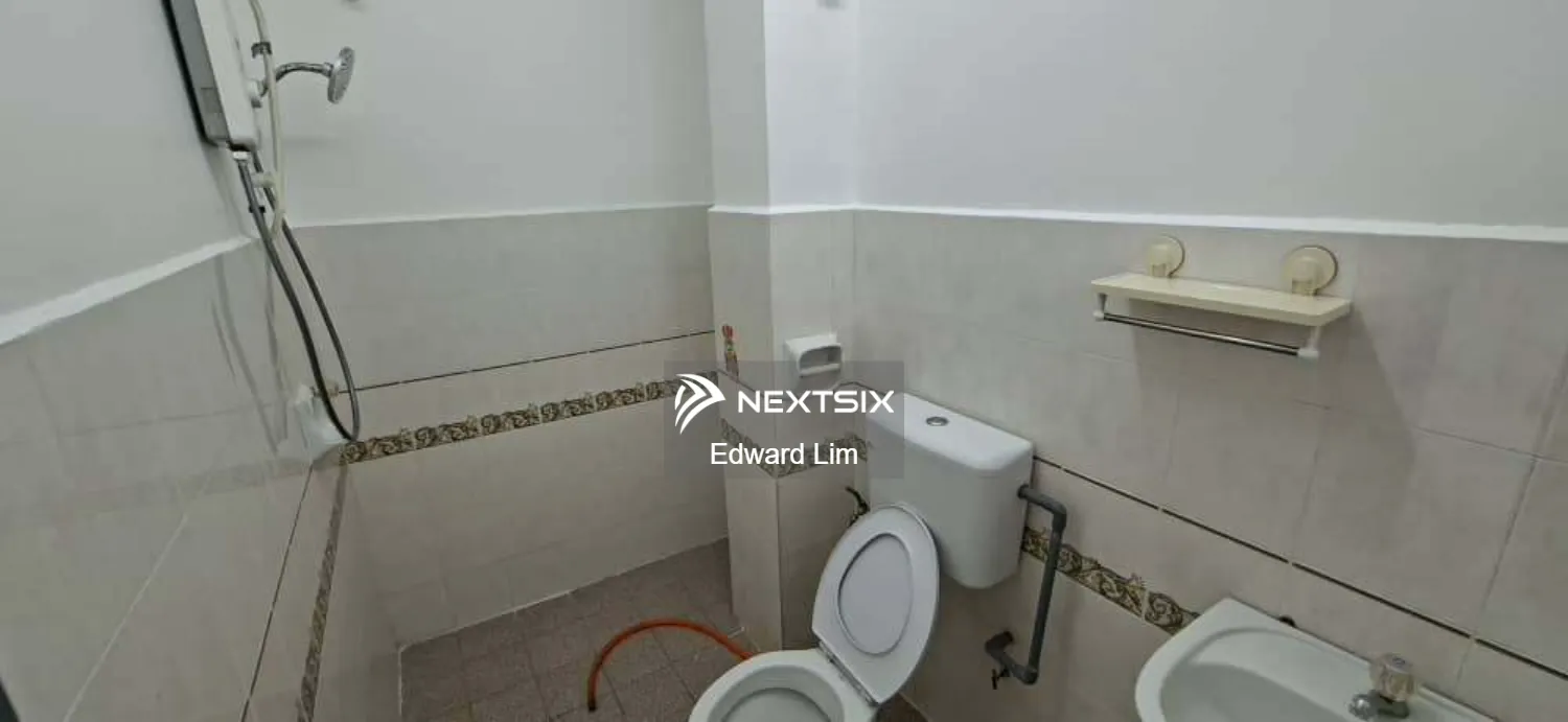2-sty Terrace/Link House For Rent in Bandar Bukit Tinggi Selangor - Image 13