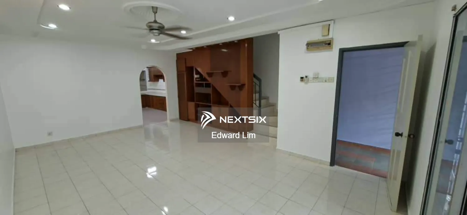 2-sty Terrace/Link House For Rent in Bandar Bukit Tinggi Selangor - Image 5