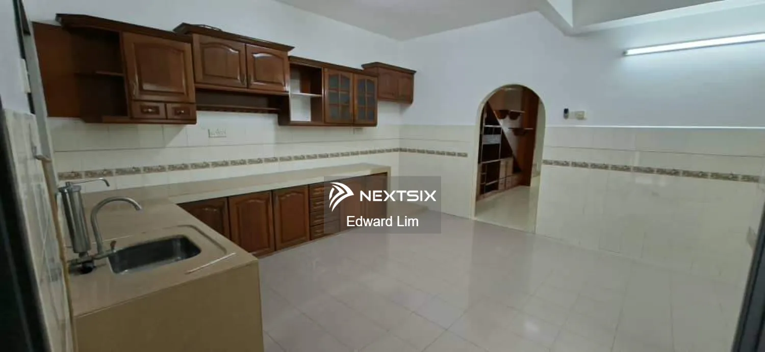 2-sty Terrace/Link House For Rent in Bandar Bukit Tinggi Selangor - Image 6