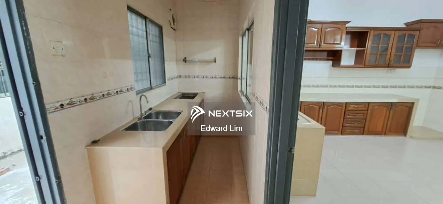 2-sty Terrace/Link House For Rent in Bandar Bukit Tinggi Selangor - Image 7