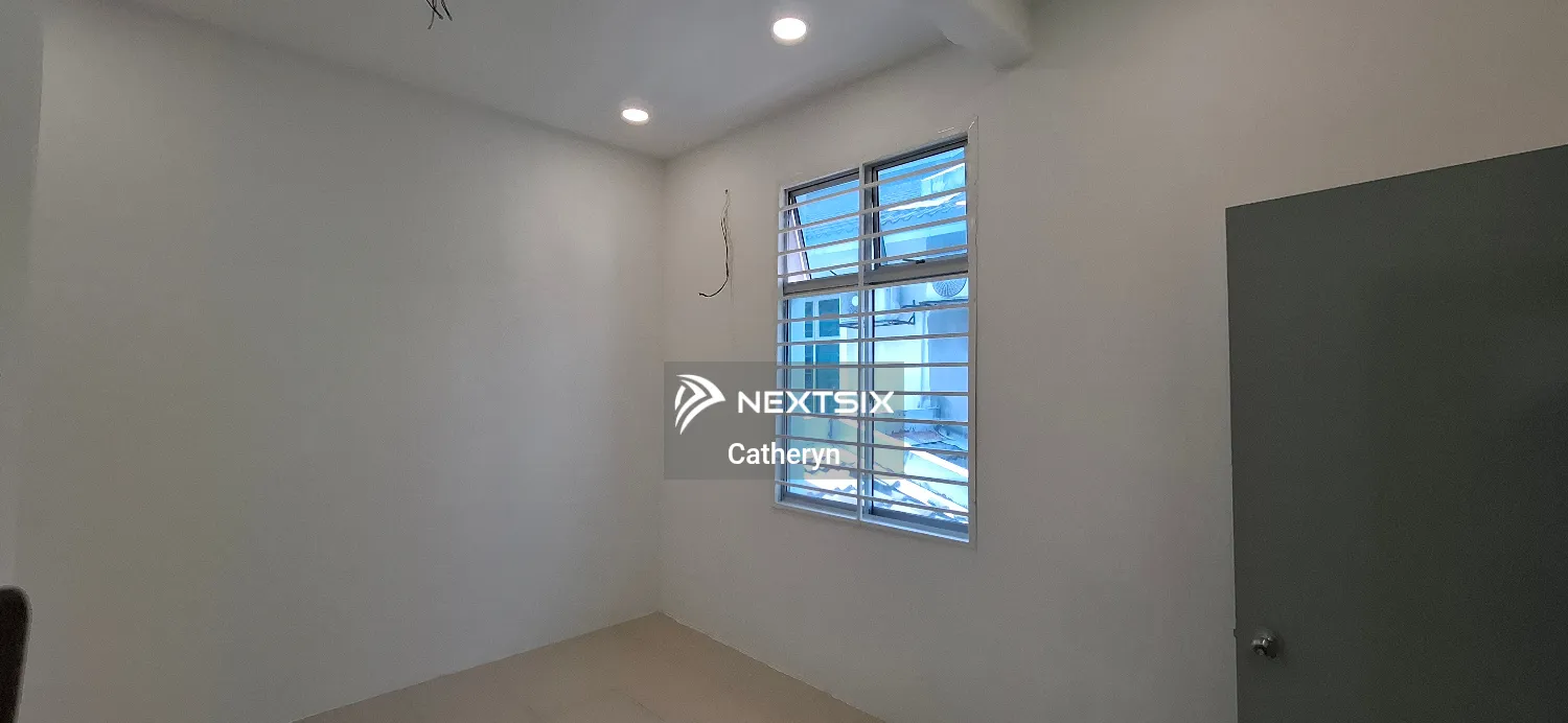 Semi-detached House For Sale in Bandar Saujana Putra Selangor - Image 3