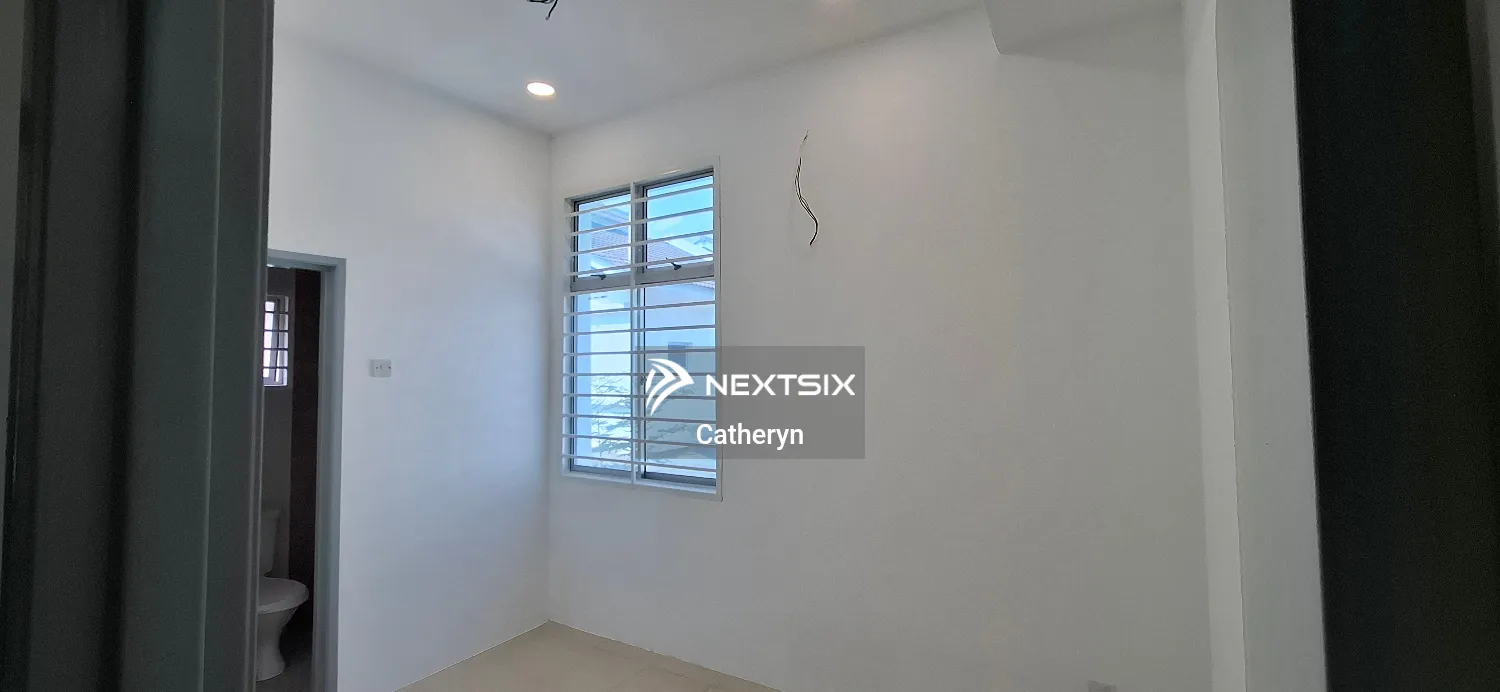 Semi-detached House For Sale in Bandar Saujana Putra Selangor - Image 4