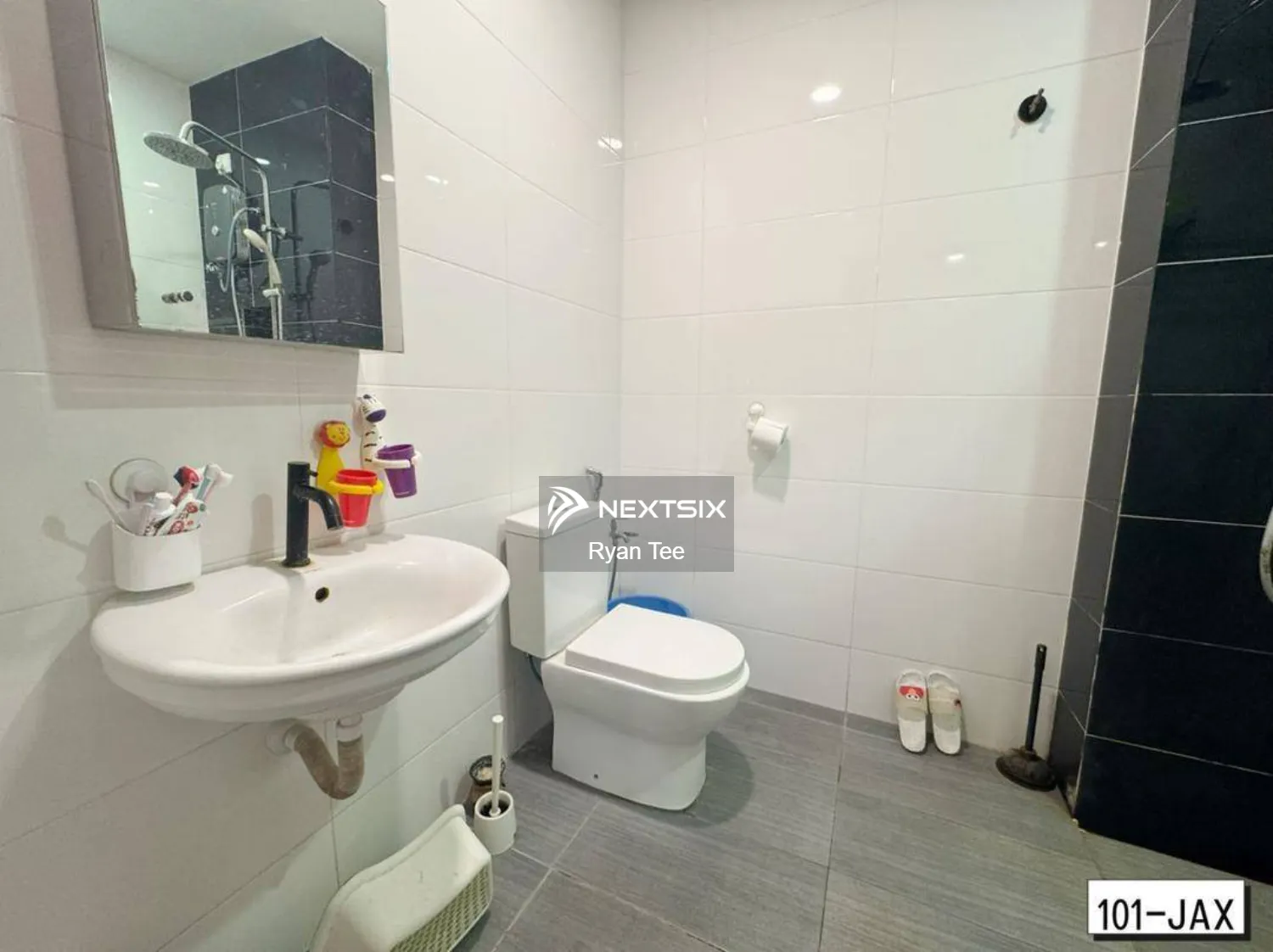 Semi-detached House For Sale in Klang Selangor - Image 10