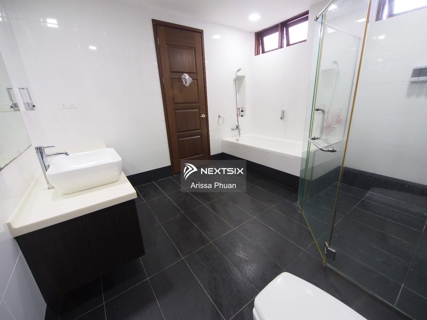 Bungalow For Rent in Batu Ferringhi Penang - Image 8