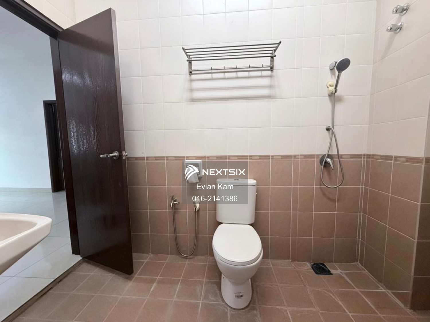 Semi-detached House For Sale in Klang Selangor - Image 9